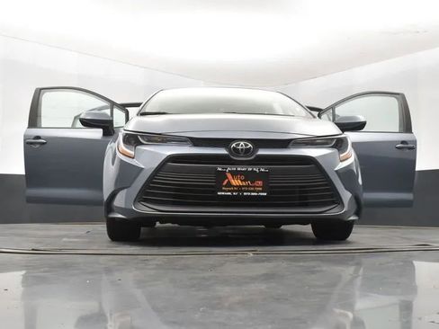 Used 2023 Toyota Corolla LE image 11