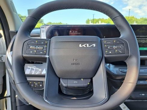 New 2027 Kia Seltos LX FWD image 9