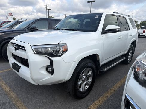 Used 2024 Toyota 4Runner SR5 Premium w/ Moonroof Package AWD/4WD image 4