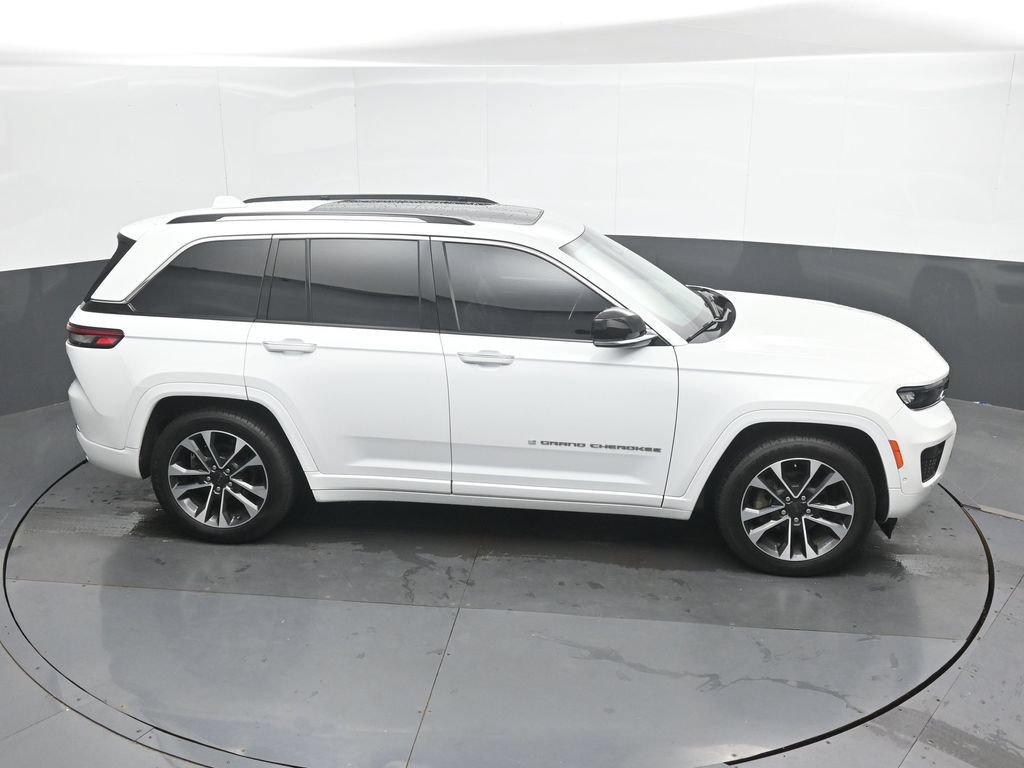 Used 2022 Jeep Grand Cherokee Overland AWD/4WD image 32