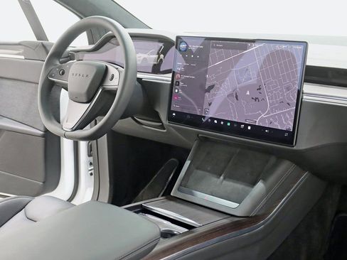 Used 2024 Tesla Model X image 32