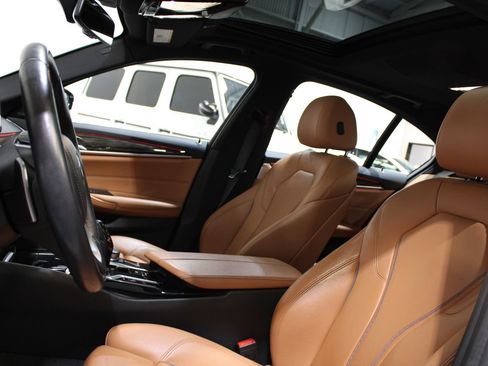 Used 2022 BMW 530e w/ Premium Package image 24