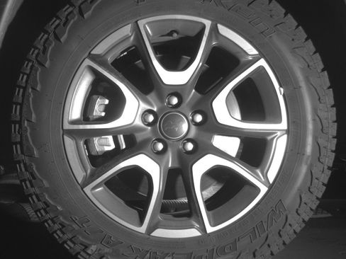 Used 2025 Jeep Compass Trailhawk AWD/4WD image 12