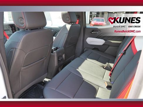 Used 2026 GMC Canyon AT4X w/ LPO, Black Badging Package AWD/4WD image 32