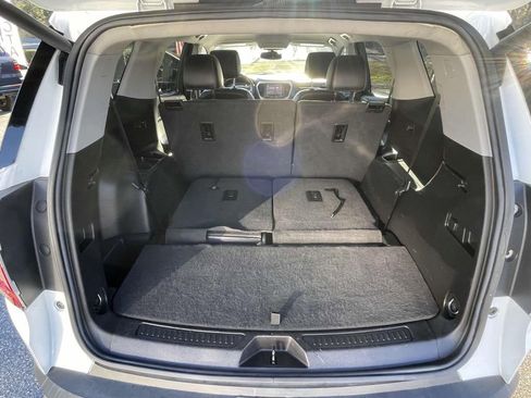 Used 2023 GMC Acadia SLT image 9