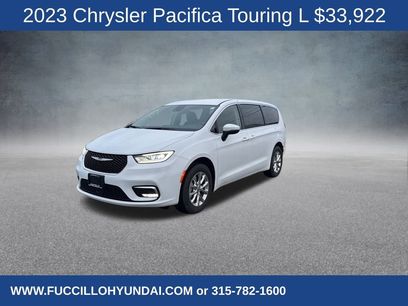Used 2023 Chrysler Pacifica Touring-L