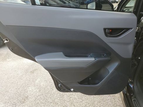 Used 2024 Subaru Crosstrek 2.0i Premium image 11