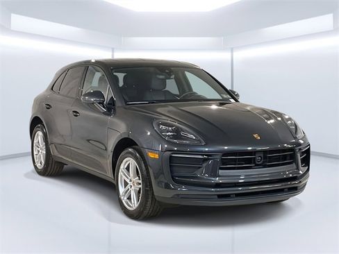Used 2025 Porsche Macan image 9