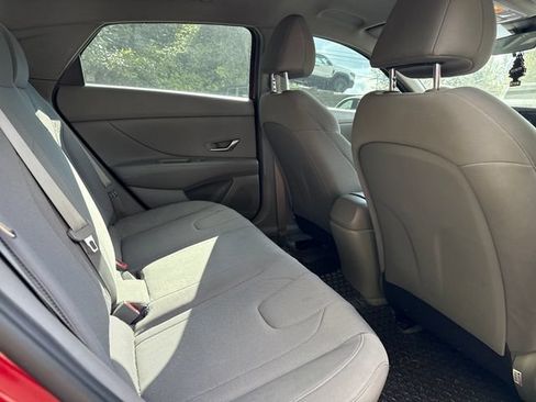 Used 2022 Hyundai Elantra SE FWD image 10