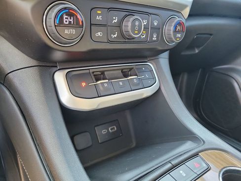 Used 2023 GMC Acadia SLE w/ Driver Convenience Package image 31