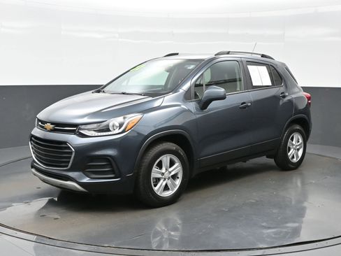 Used 2022 Chevrolet Trax LT w/ Driver Confidence Package AWD/4WD image 2