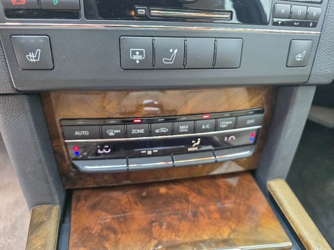 Used 2010 Mercedes-Benz E 350 Luxury image 24