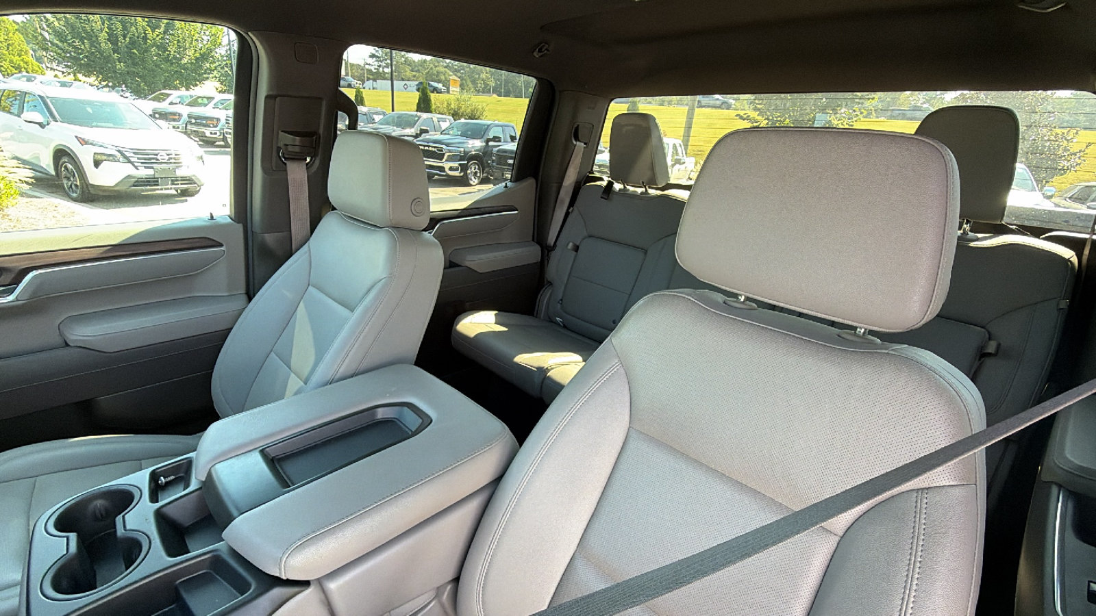 Used 2025 GMC Sierra 1500 SLT AWD/4WD image 16