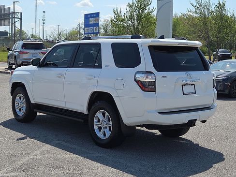Used 2021 Toyota 4Runner SR5 AWD/4WD image 4