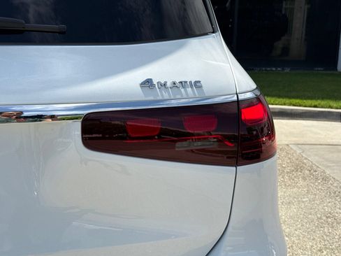 Used 2025 Mercedes-Benz GLS 580 4MATIC image 13
