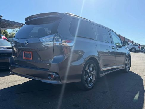 Used 2015 Toyota Sienna SE Premium image 8