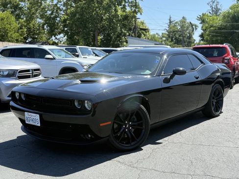 Used 2018 Dodge Challenger SXT Plus RWD image 3