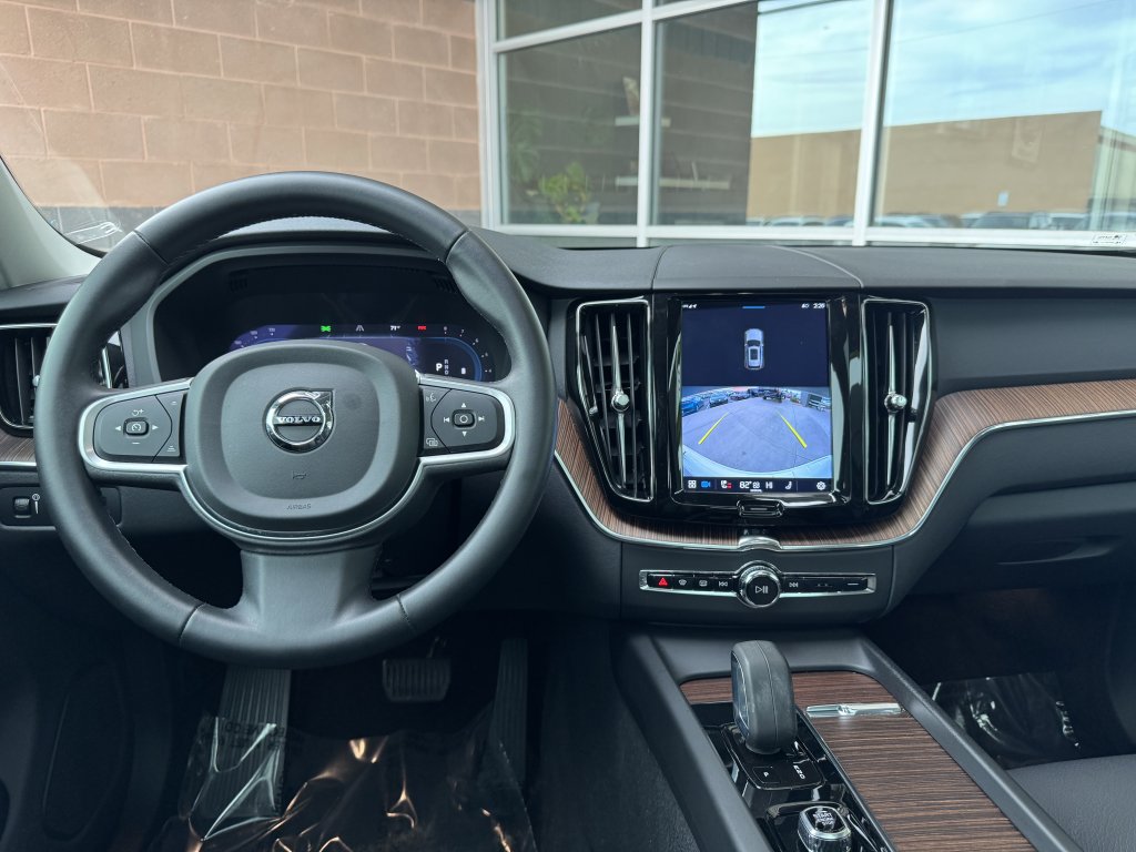Used 2022 Volvo XC60 B5 Momentum w/ Climate Package AWD/4WD image 16