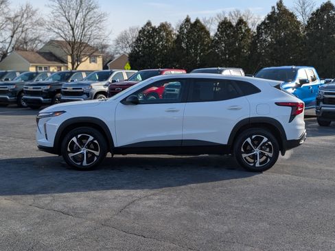 Used 2024 Chevrolet Trax RS w/ Sunroof Package image 13