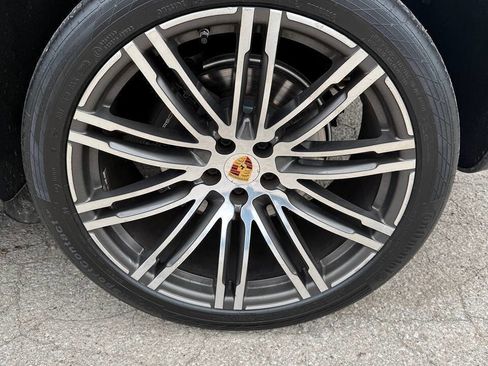 Used 2017 Porsche Macan image 25