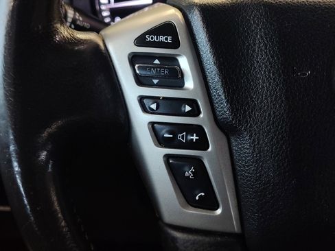 Used 2019 Nissan Titan SL RWD image 18