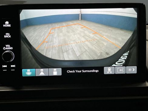 Used 2024 Honda Pilot Touring image 11