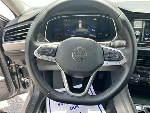 Used 2022 Volkswagen Jetta SE image 18