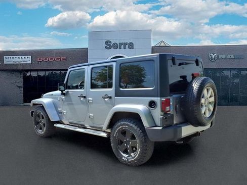 Used 2013 Jeep Wrangler Unlimited Sahara w/ Dual Top Group AWD/4WD image 4