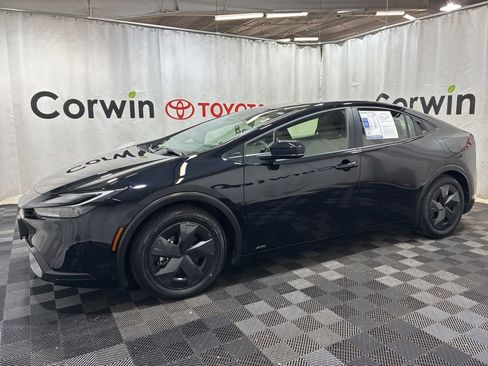 Used 2025 Toyota Prius LE AWD/4WD image 4