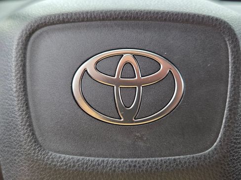 Used 2025 Toyota Prius LE FWD image 27