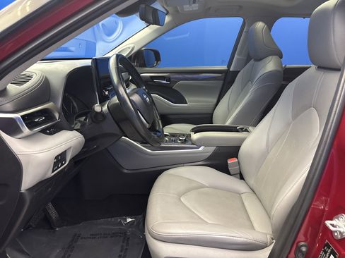 Used 2021 Toyota Highlander Limited AWD/4WD image 12