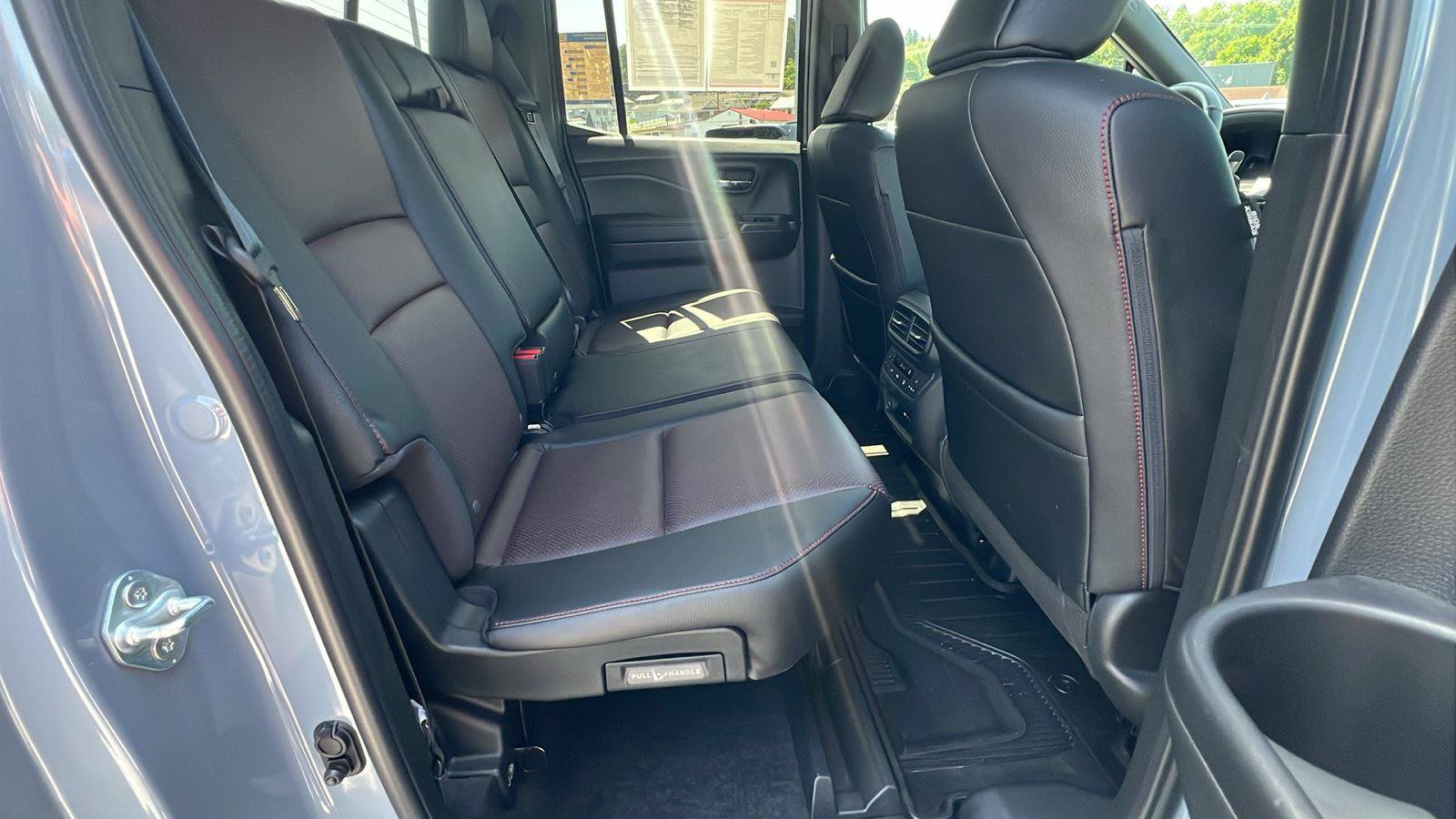 Used 2025 Honda Ridgeline Black Edition image 15