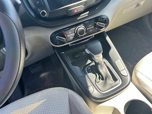 Certified 2025 Kia Soul LX w/ LX Technology Package FWD image 20