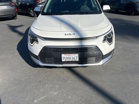 Used 2025 Kia Niro LX FWD image 4