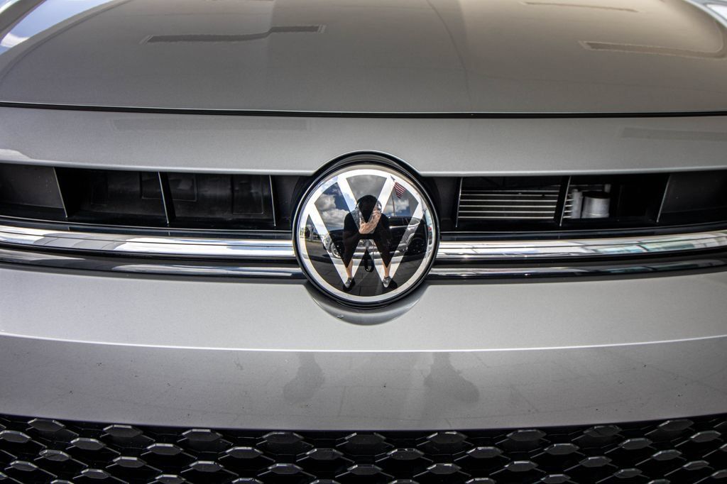 Certified 2026 Volkswagen Jetta SE FWD image 7