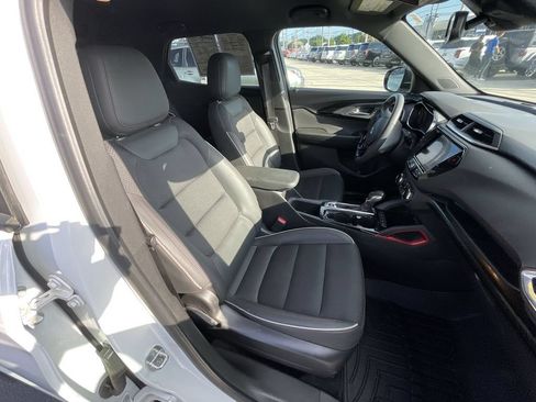 Used 2021 Chevrolet TrailBlazer RS w/ Convenience Package FWD image 27