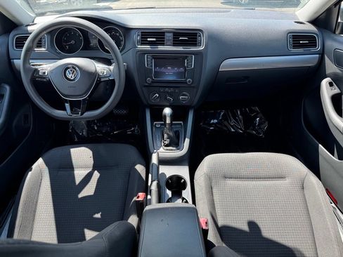 Used 2016 Volkswagen Jetta SE FWD image 11