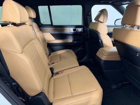 Used 2025 Hyundai Santa Fe Limited image 33