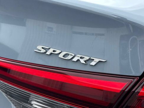 Used 2022 Honda Civic Sport image 10