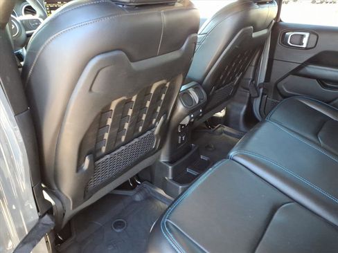 Used 2023 Jeep Wrangler Unlimited Rubicon 4xe w/ Cold Weather Group AWD/4WD image 15