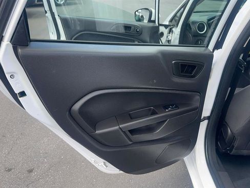 Used 2018 Ford Fiesta SE image 32