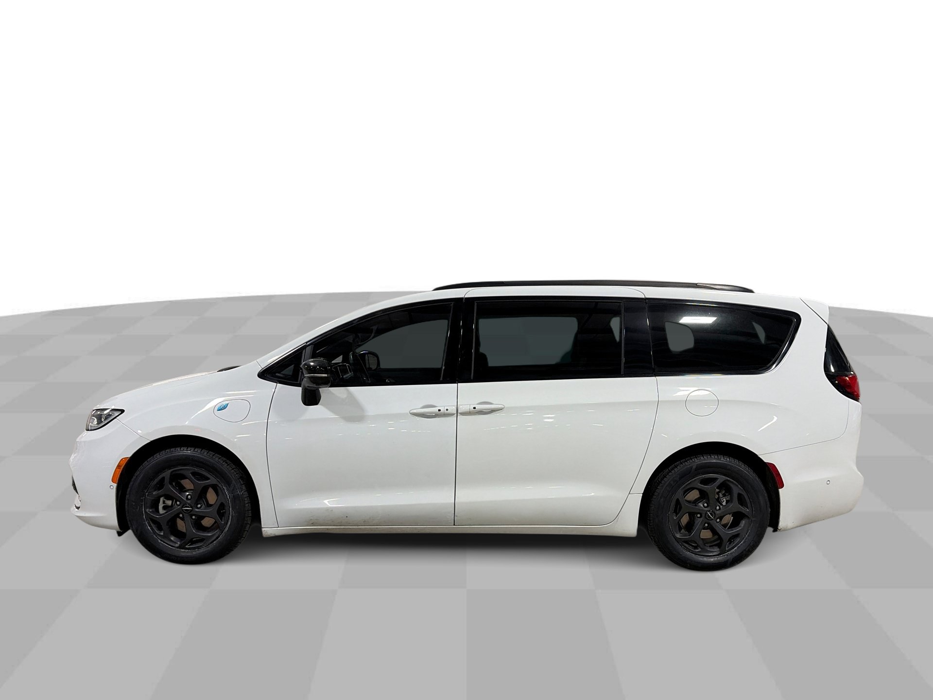 Used 2024 Chrysler Pacifica Premium FWD image 6