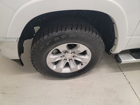 Used 2022 RAM 1500 Laramie image 2