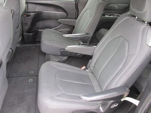 Used 2019 Chrysler Pacifica Touring Plus w/ S Appearance Package image 10