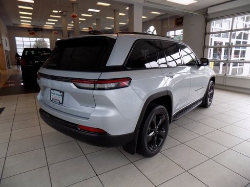 Certified 2023 Jeep Grand Cherokee Altitude image 8