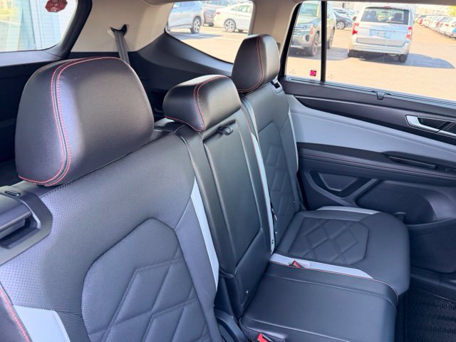 Certified 2024 Volkswagen Atlas Peak Edition SE AWD/4WD image 15