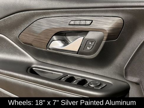 Used 2023 GMC Terrain SLT image 25