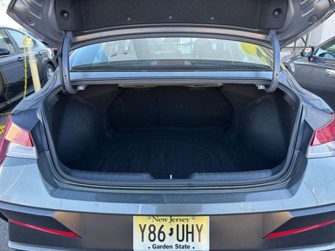 Used 2025 Hyundai Elantra SEL image 28