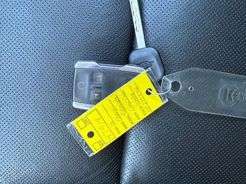 Used 2016 Chevrolet Silverado 2500 LTZ image 31