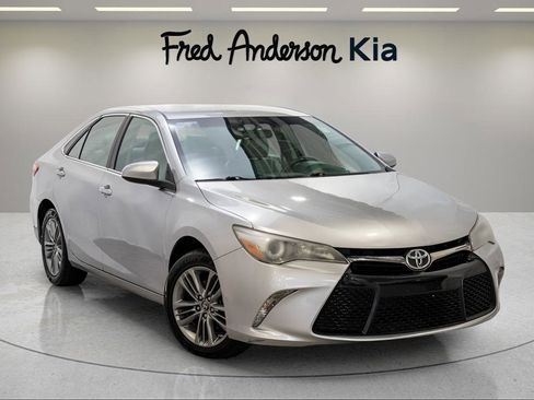 Used 2016 Toyota Camry SE image 1